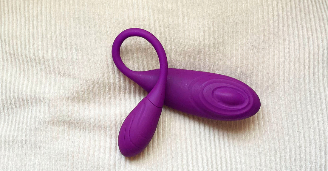 Sex Toy Review: Evie Tapping Vibe with Vibrating Love Ball